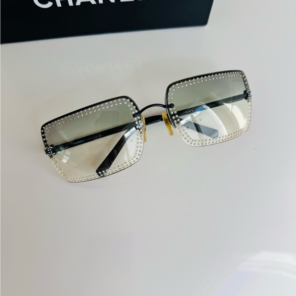 RARE🩵 Y2K Chanel rimless Light blue Swarovski sunglasses - Picture 8 of 13